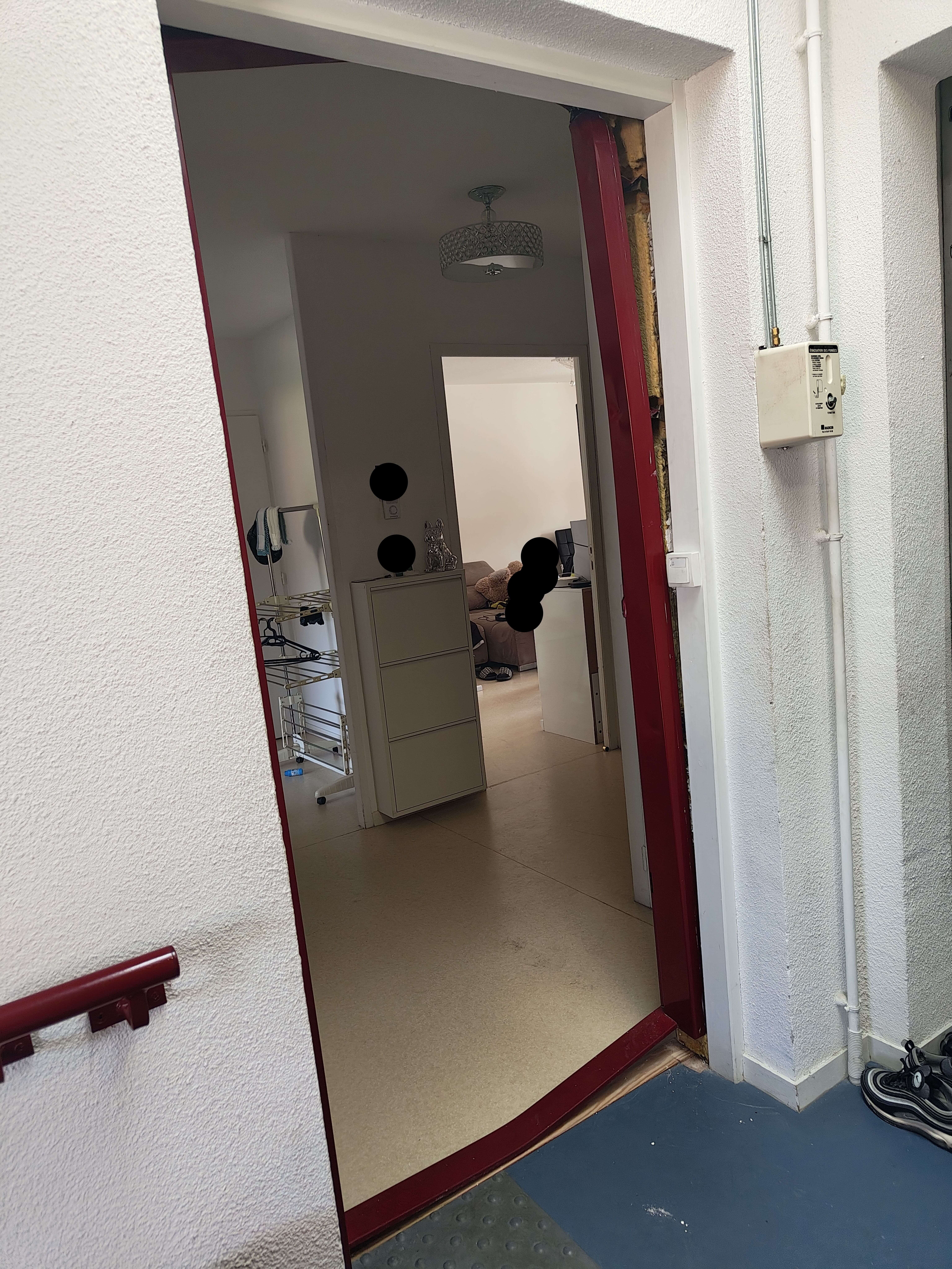 Sauvetage provisoir porte palière après intervention des forces de l'ordre Lyon7 — Urgence Habitat 38